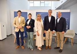 Participantes en el encuentro 'A 1 hora del cambio' celebrado en Petrer (Alicante)