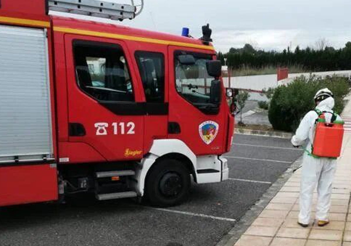 Afectada una mujer por inhalación de humo tras el incendio originado por una vela en una vivienda de Albacete