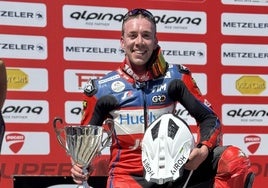 Paquito Gómez se estrena con triunfo en el Mundial de Supermotard